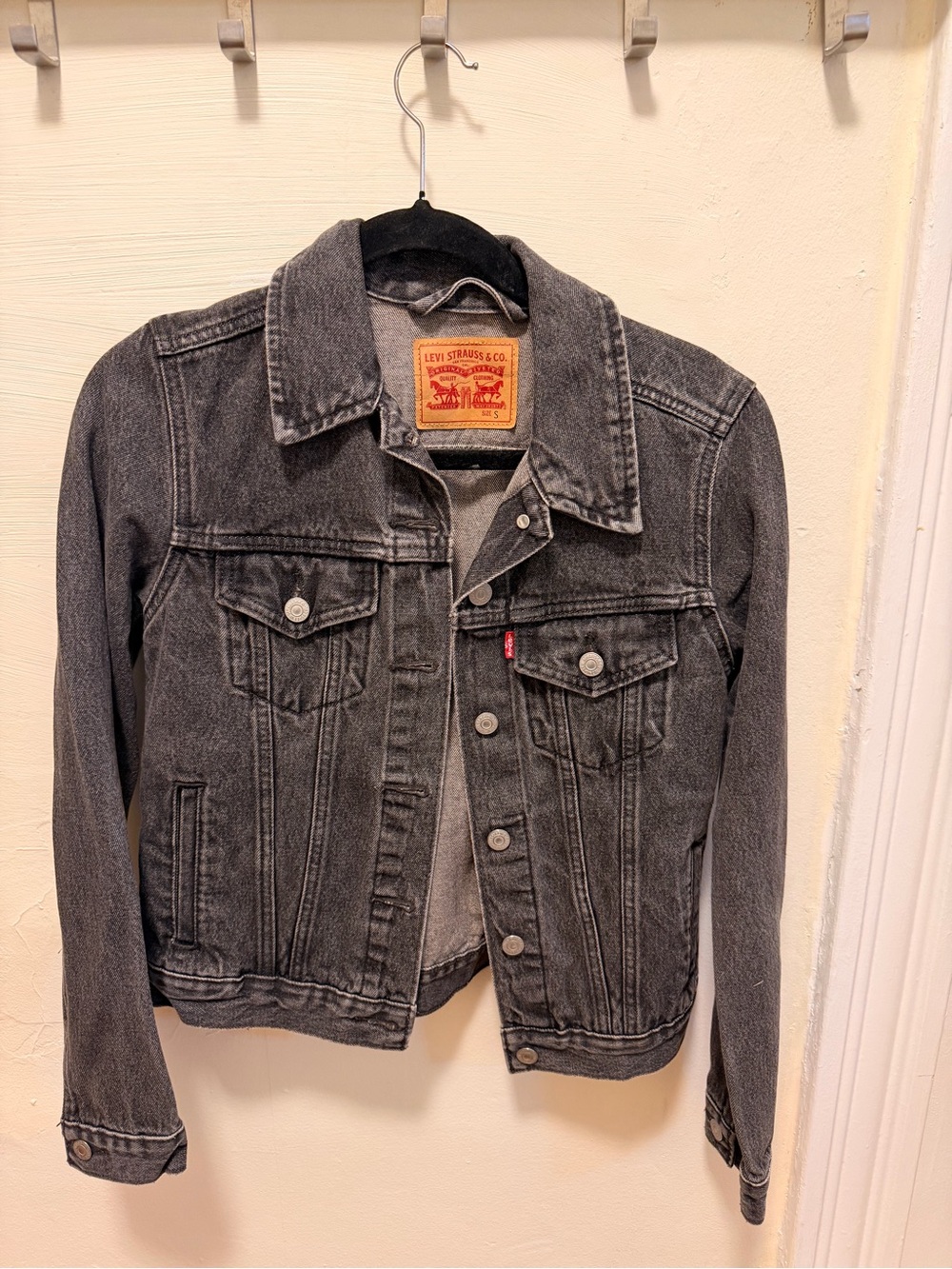 Levi's Women's Washed Black/Grey Denim Trucker Jacket